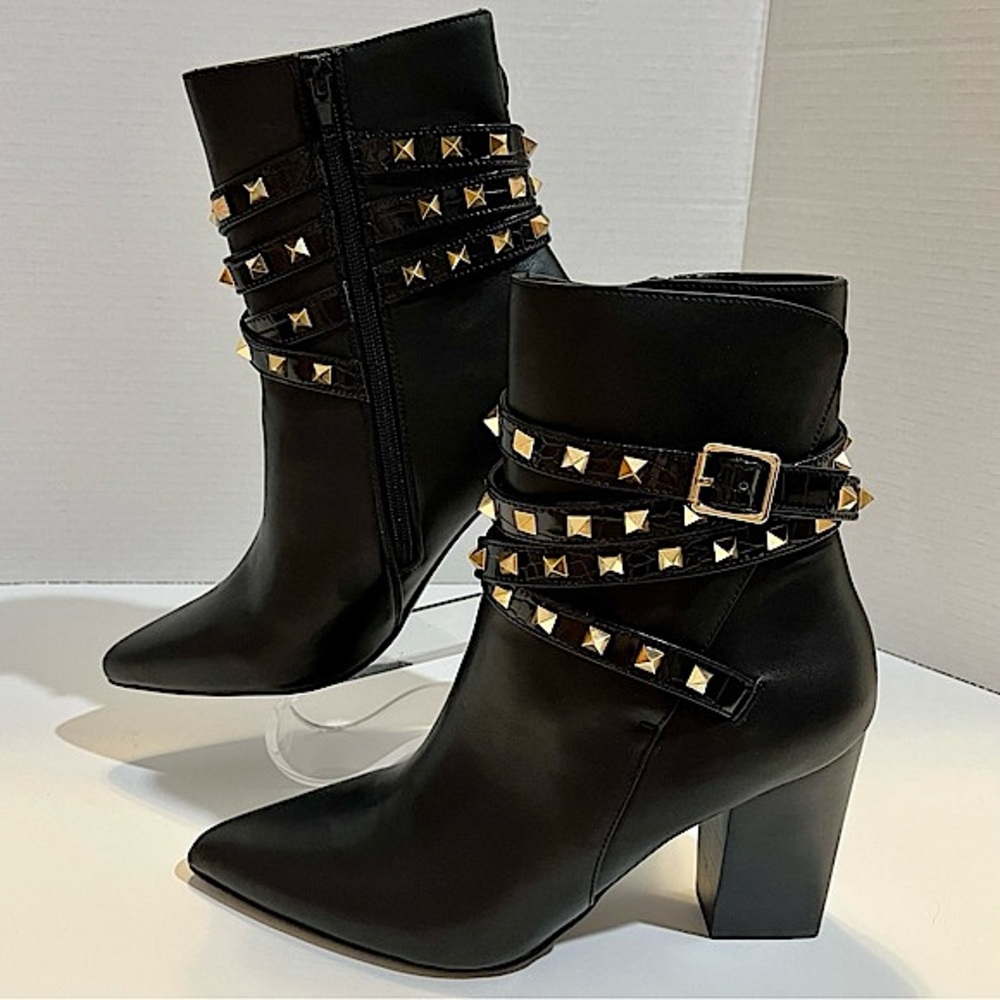 Steve Madden Recreate Gold Studded Booties Size 8 (fits like a 7/7.5).